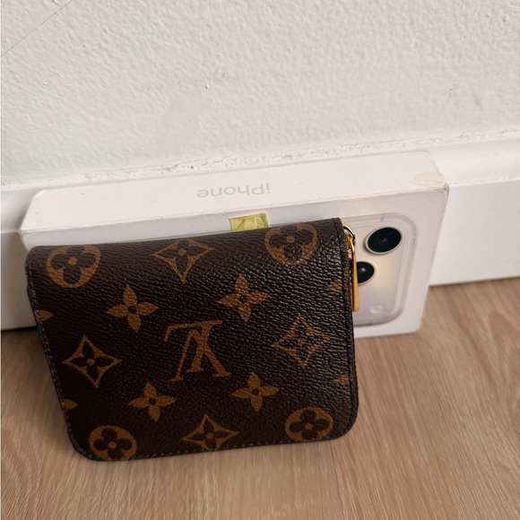 Louis Vuitton Brown Monogram Key Holder - Picture 10 of 10